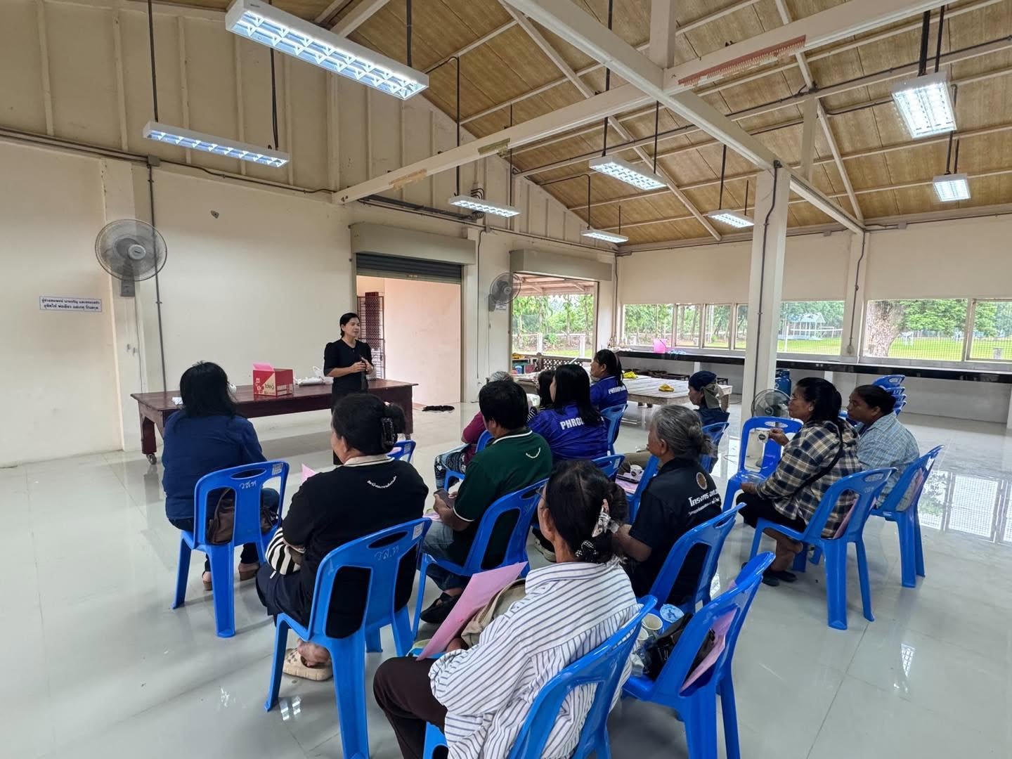  สพอ.พรหมพิราม ร่วมกับคณะกรรมการพัฒนาสตรี ขับเคลื่อนงานขจัดความยากจนอย่างยั่งยืน